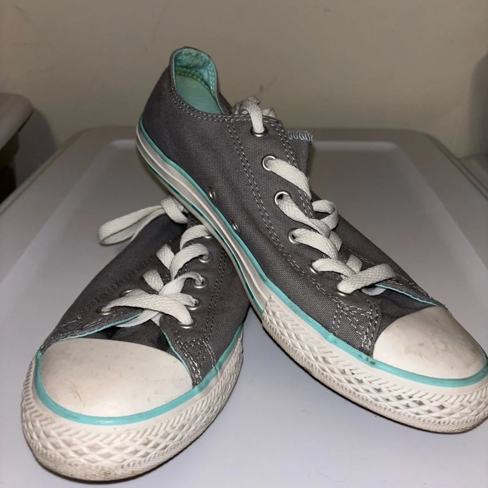 🌹 CONVERSE shoes size 8 - Picture 2 of 6